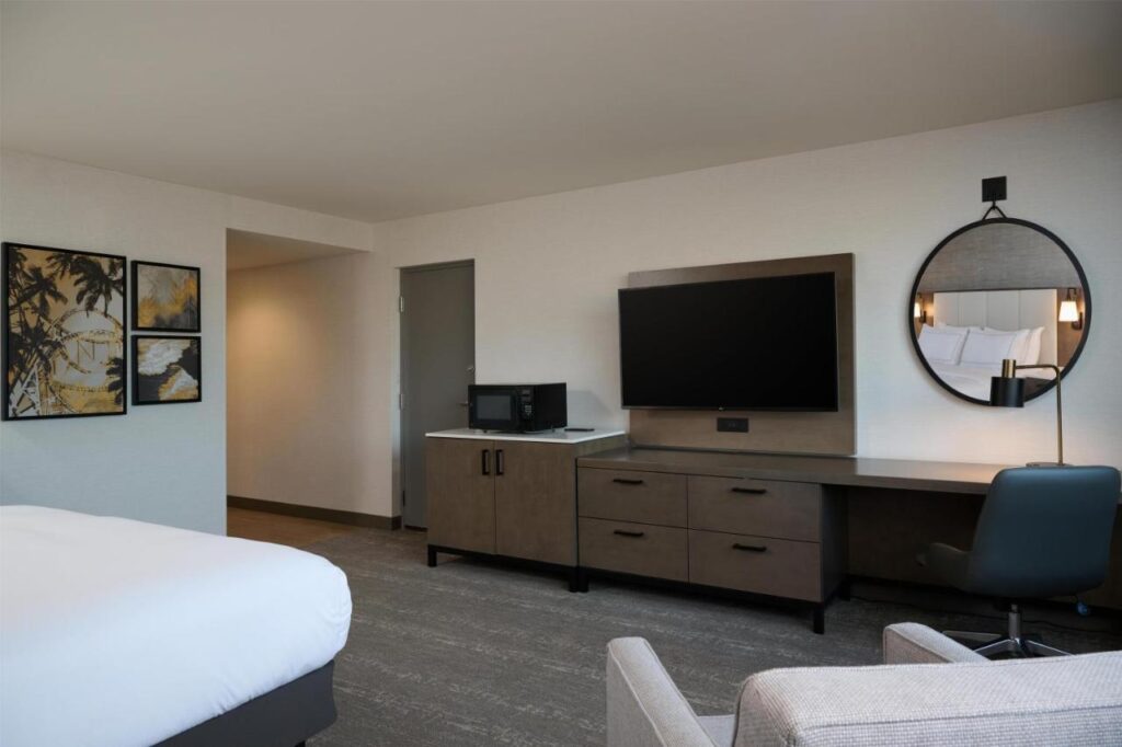 Doubletree by Hilton Buena Park - Image 2