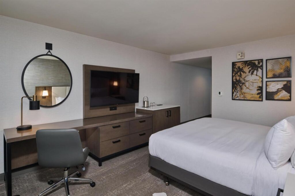 Doubletree by Hilton Buena Park - Image 4