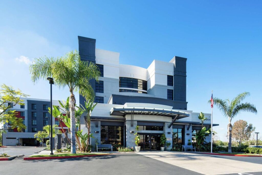 Hilton Garden Inn Irvine Spectrum Lake Forest - Image 1