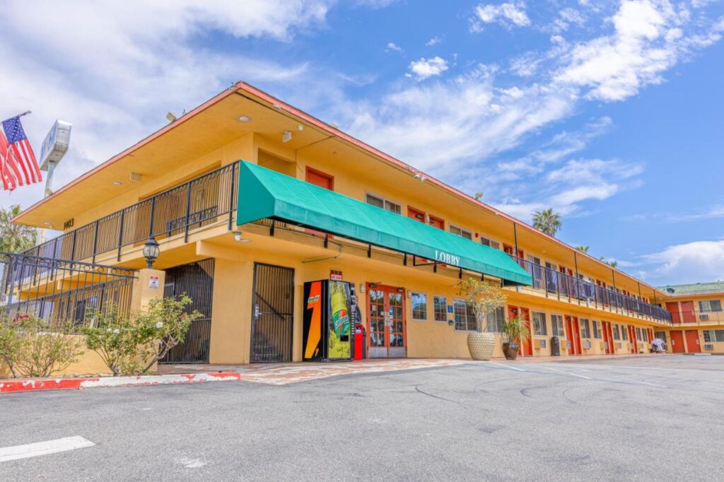 Hotel Avenida - Oceanside Camp Pendleton - Image 1
