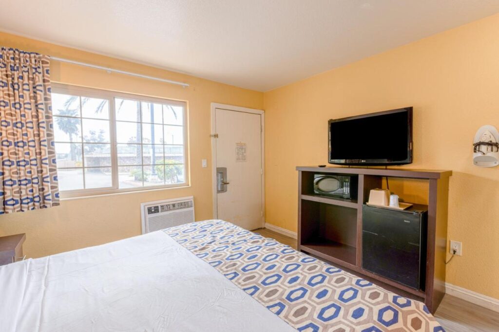 Hotel Avenida - Oceanside Camp Pendleton - Image 2