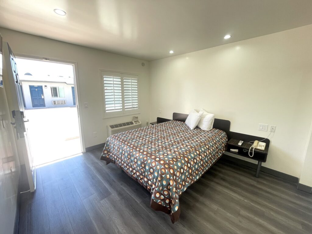 Newport Bay Inn - Image 5