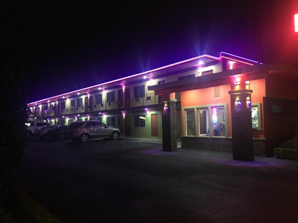 Villa Park Motel - Image 1