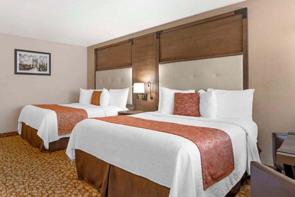 Best Western Plus Mill Creek Inn - Image 3