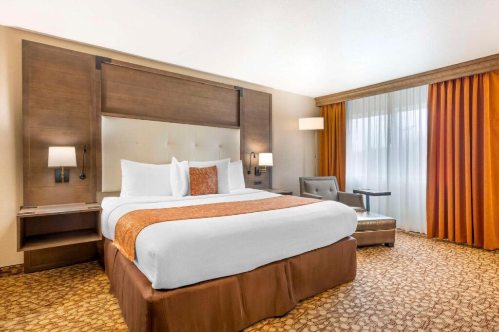 Best Western Plus Mill Creek Inn - Image 4