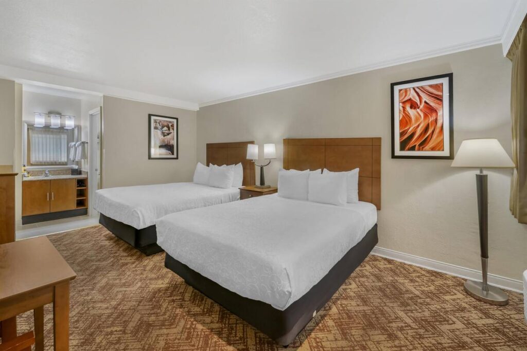 Best Western Plus Northwoods Inn - Image 1