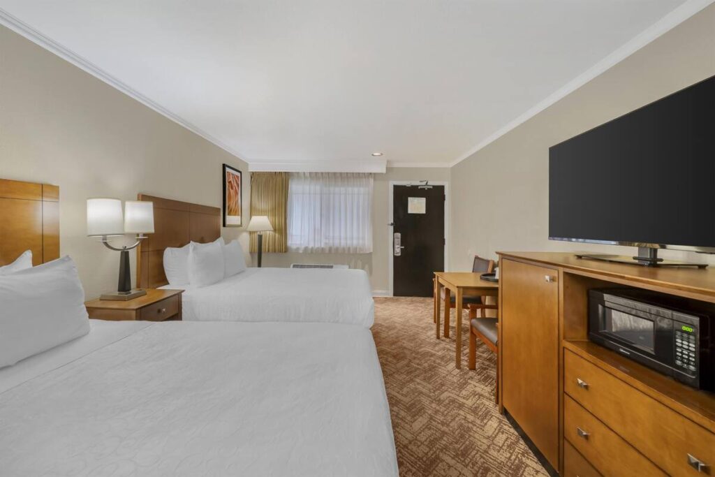 Best Western Plus Northwoods Inn - Image 2