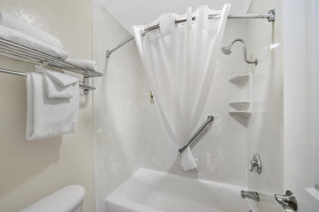 Best Western Plus Northwoods Inn - Image 5