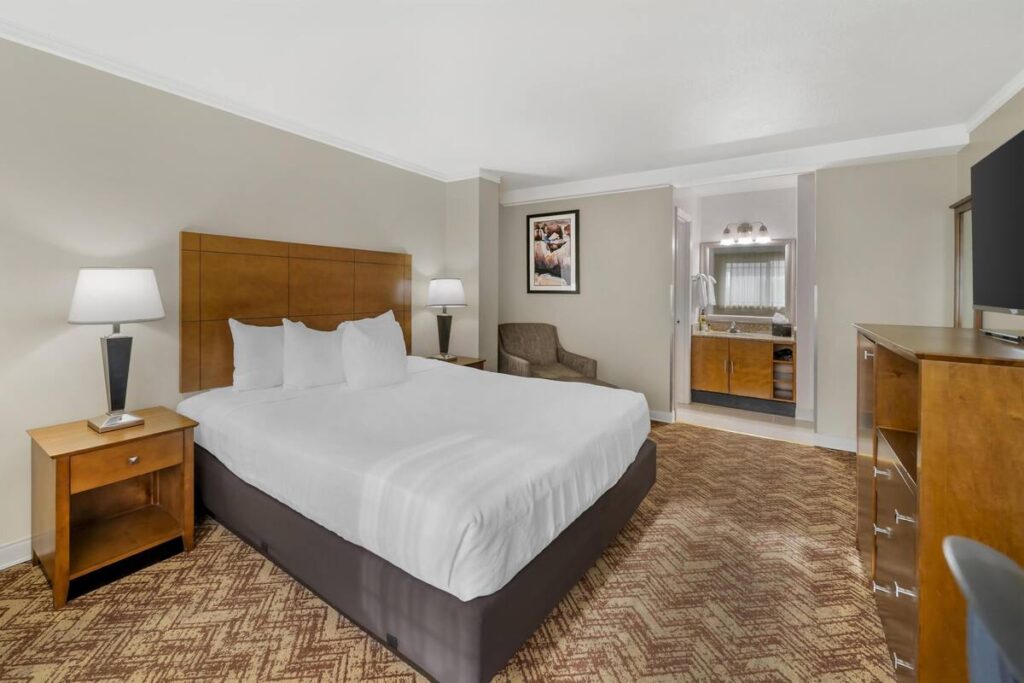 Best Western Plus Northwoods Inn - Image 6