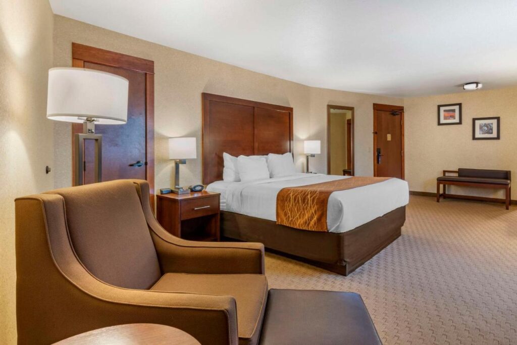 Comfort Inn & Suites Lincoln City - Image 3