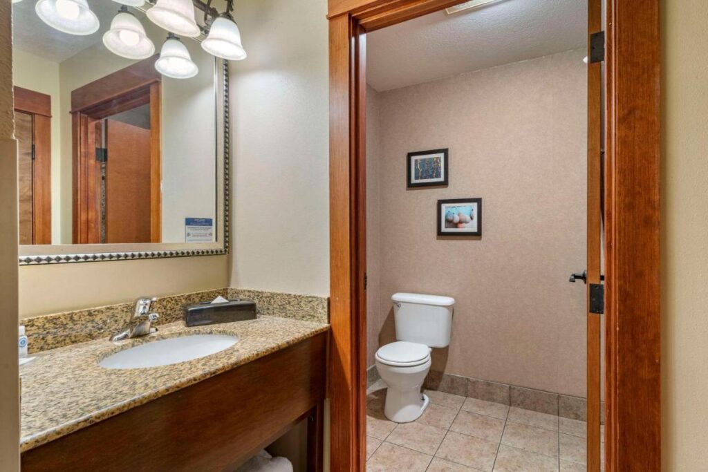 Comfort Inn & Suites Lincoln City - Image 4