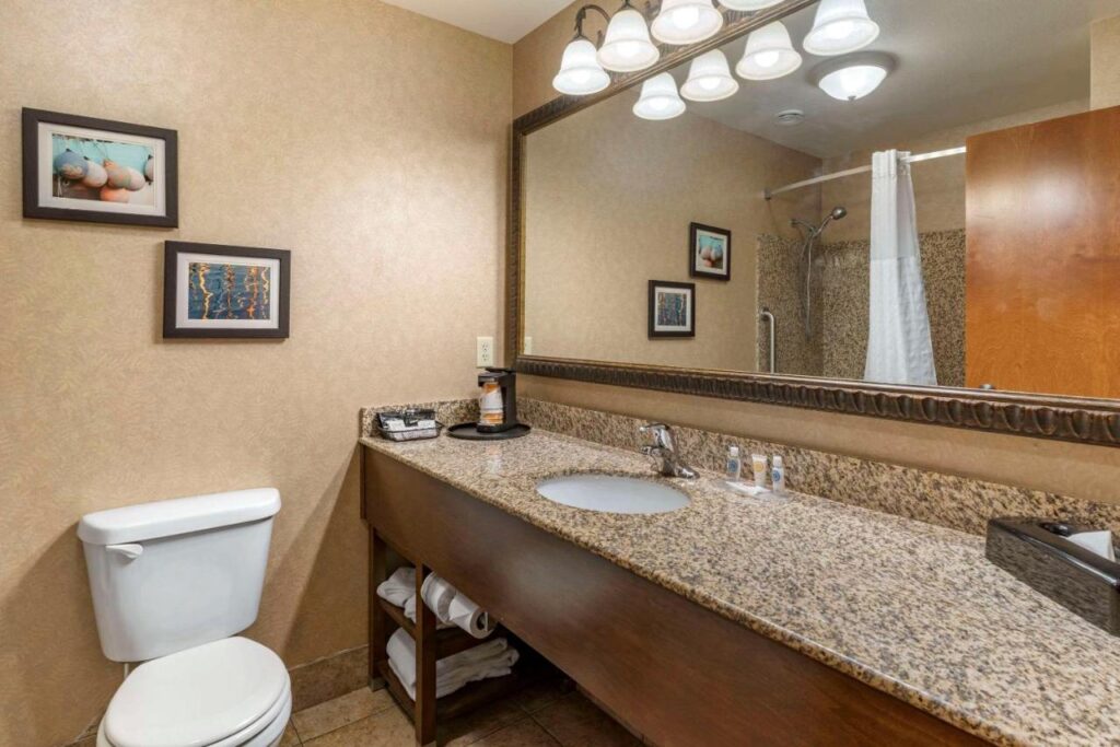 Comfort Inn & Suites Lincoln City - Image 6