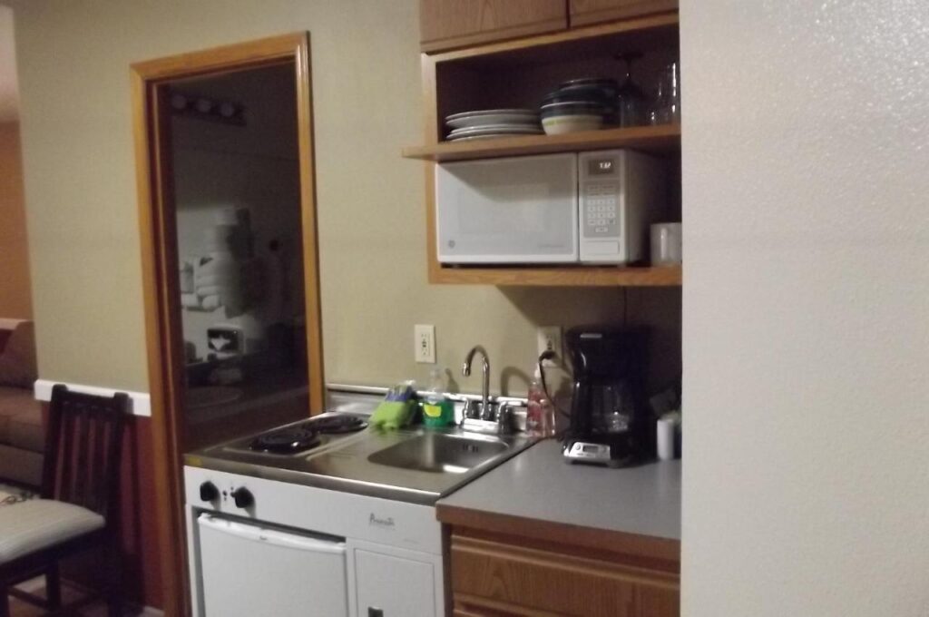 Hillcrest Inn - Image 3