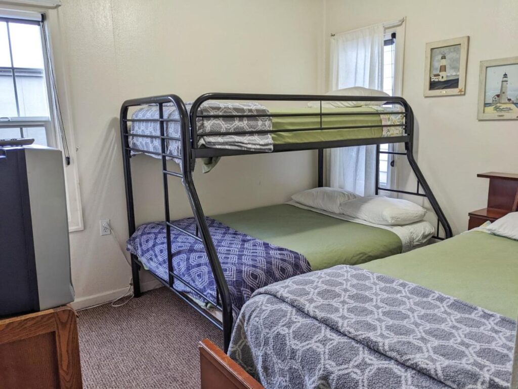 Hillcrest Inn - Image 4