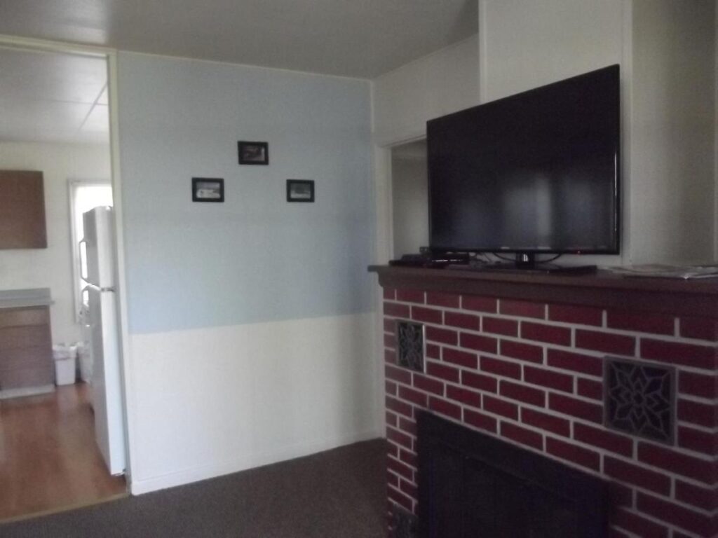 Hillcrest Inn - Image 5