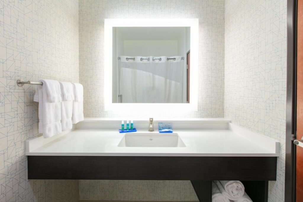 Holiday Inn Express Hotel & Suites Seaside Convention Center by IHG - Image 2