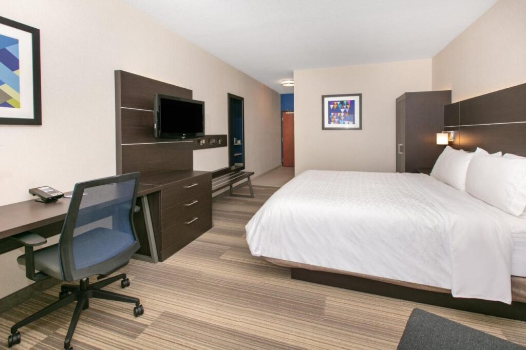 Holiday Inn Express Hotel & Suites Seaside Convention Center by IHG - Image 3