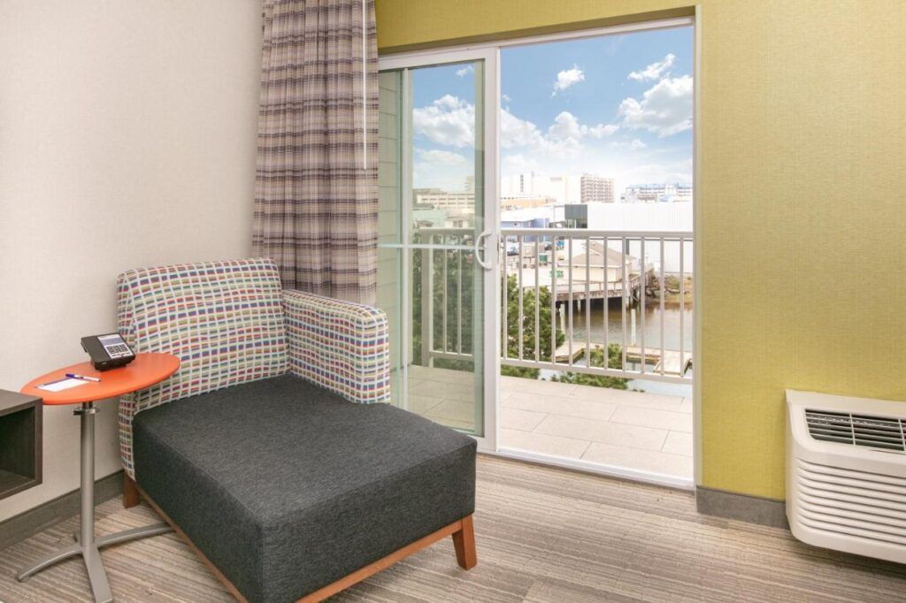 Holiday Inn Express Hotel & Suites Seaside Convention Center by IHG - Image 5