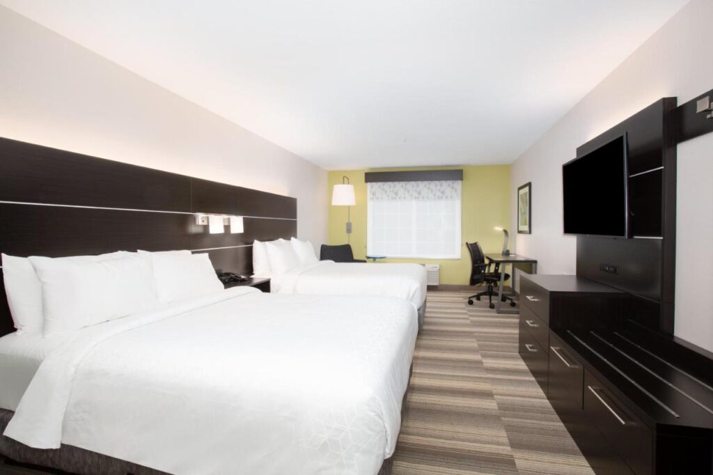 Holiday Inn Express & Suites Lincoln City by IHG - Image 4