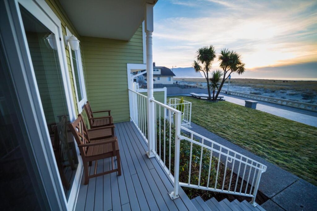 Inn of the Four Winds Seaside Oceanfront - Image 1