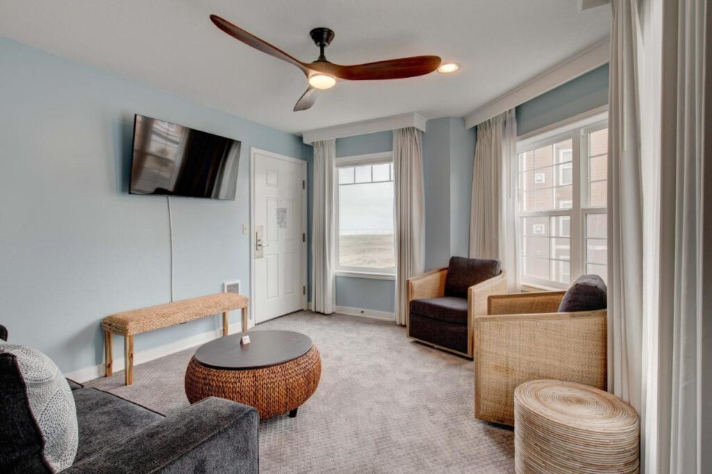 Inn of the Four Winds Seaside Oceanfront - Image 2