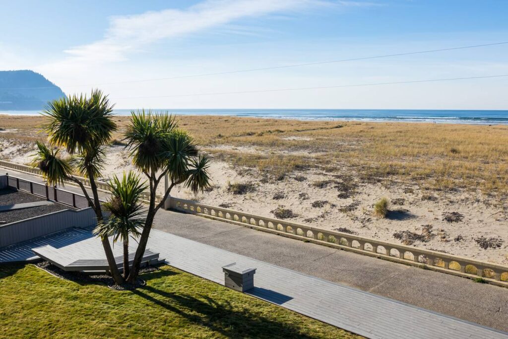 Inn of the Four Winds Seaside Oceanfront - Image 6