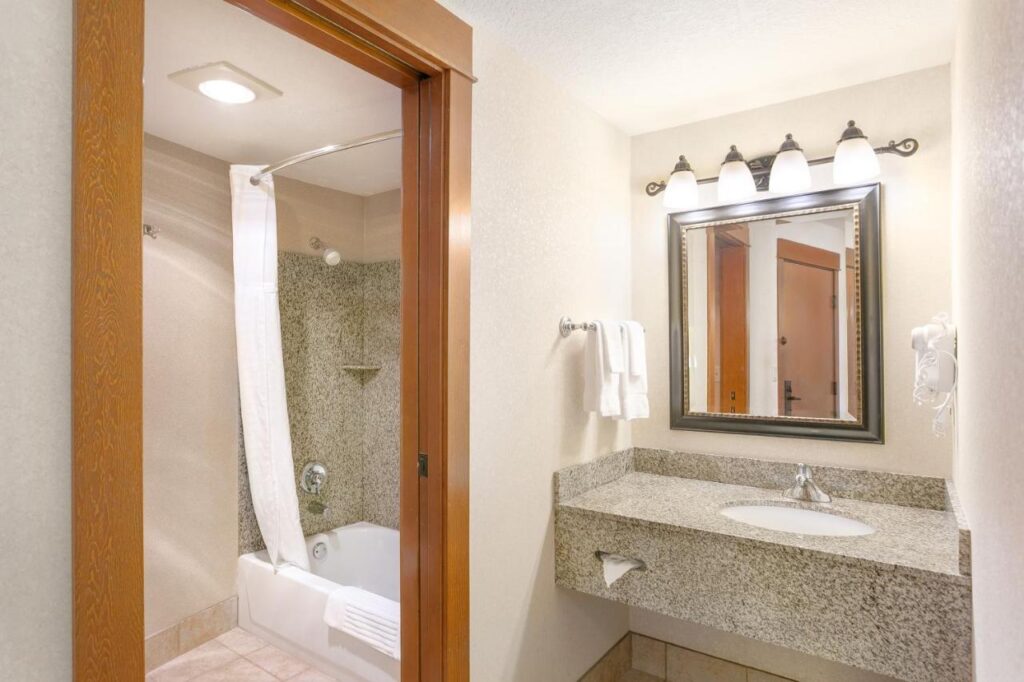 Kathryn Riverfront Inn, an Ascend Collection Hotel - Image 2