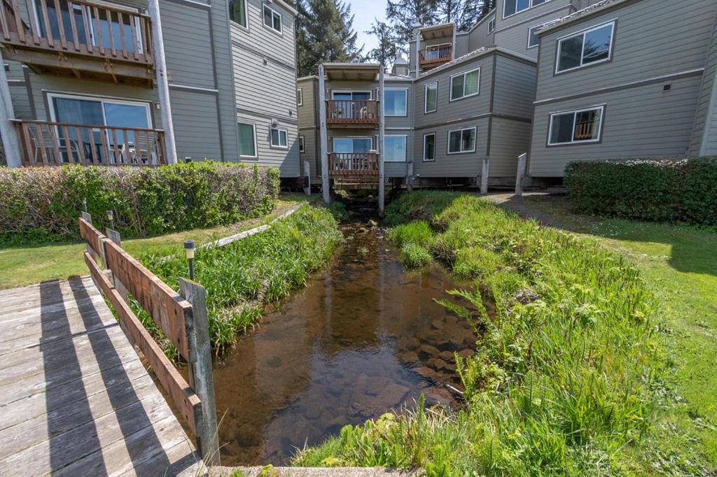 Little Creek Cove Beach Resort - Image 4