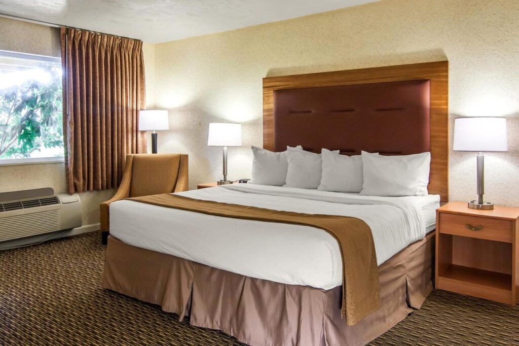 Quality Inn & Suites at Coos Bay - Image 1