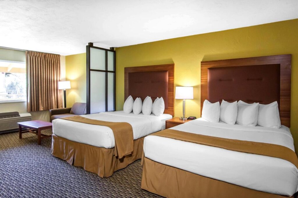 Quality Inn & Suites at Coos Bay - Image 3