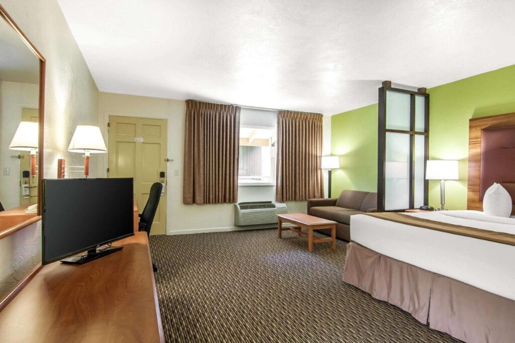 Quality Inn & Suites at Coos Bay - Image 6