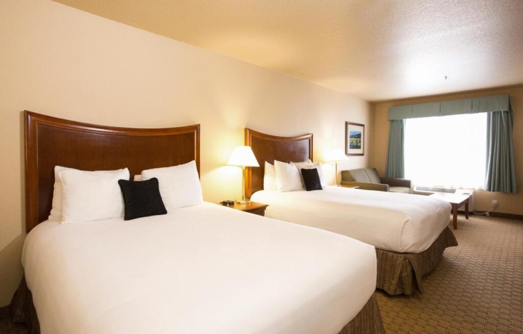 Red Lion Inn & Suites McMinnville - Image 4
