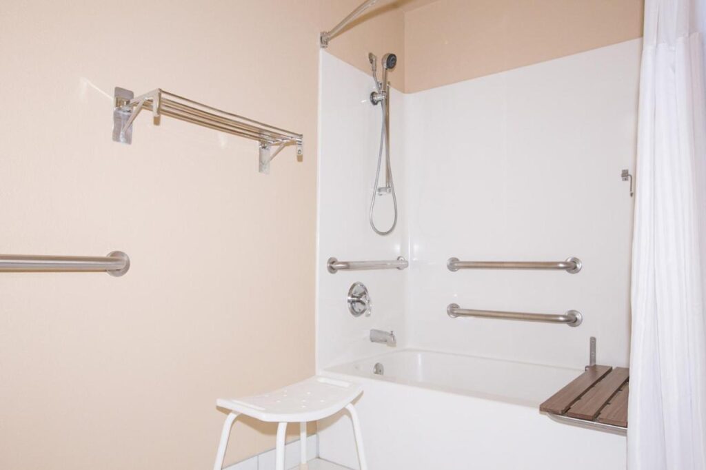 Red Lion Inn & Suites McMinnville - Image 6