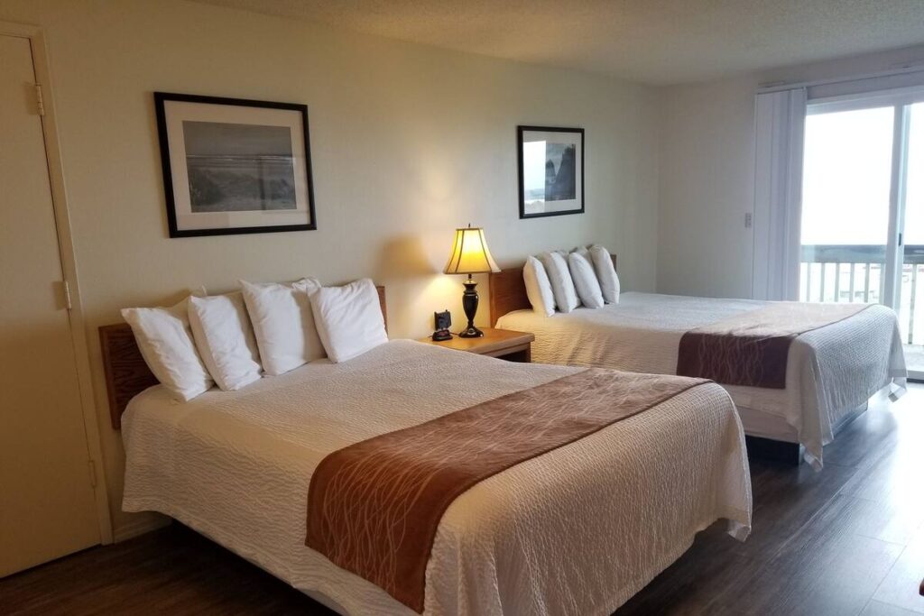Silver Surf Motel - Image 2