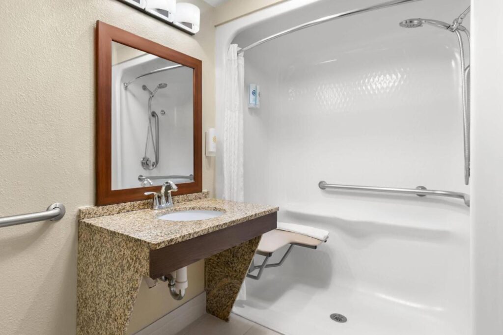 Comfort Suites Near Universal Orlando Resort - Image 3