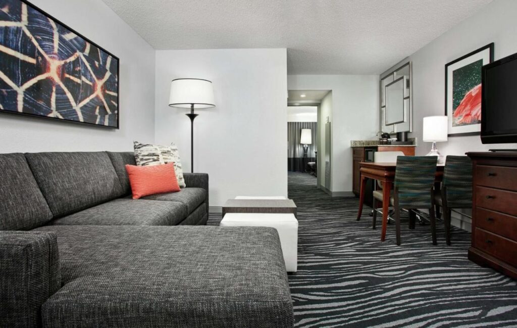 Embassy Suites by Hilton Orlando Airport - Image 2