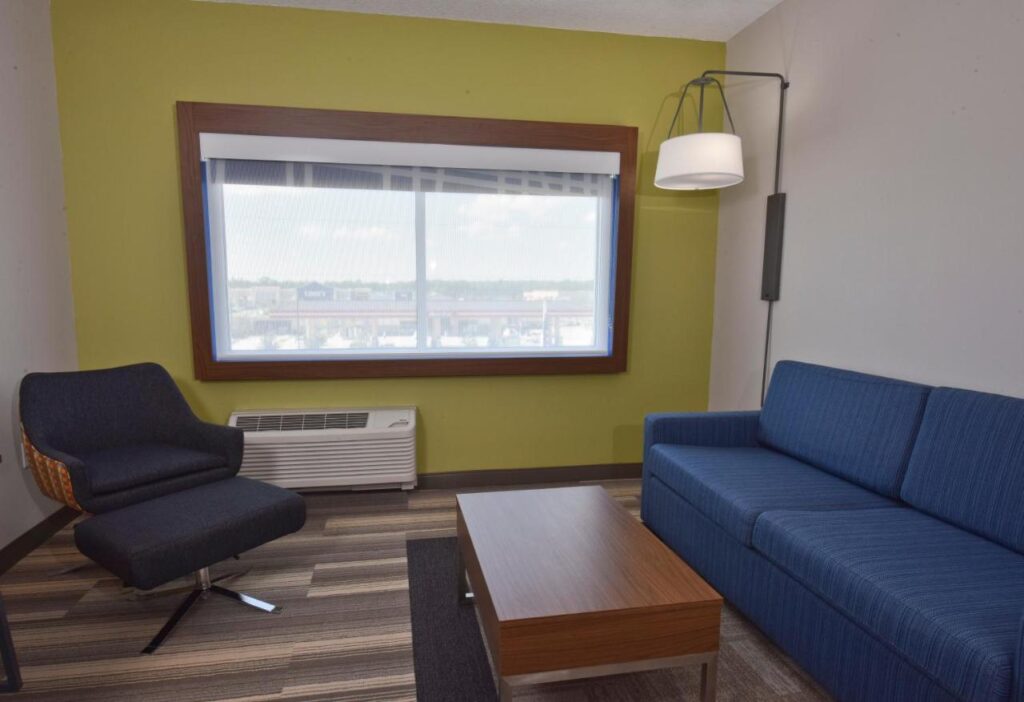 Holiday Inn Express & Suites - Orlando - Southeast by IHG - Image 4