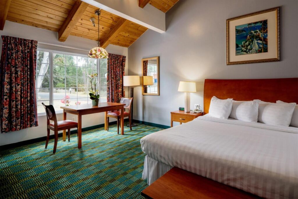 Butterfly Grove Inn - Image 1