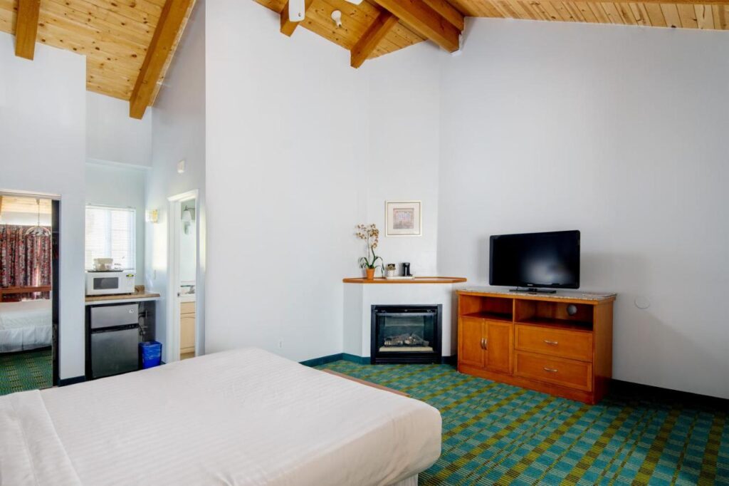 Butterfly Grove Inn - Image 3