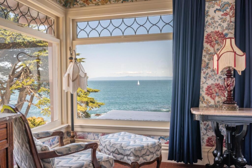 Martine Inn - Image 1