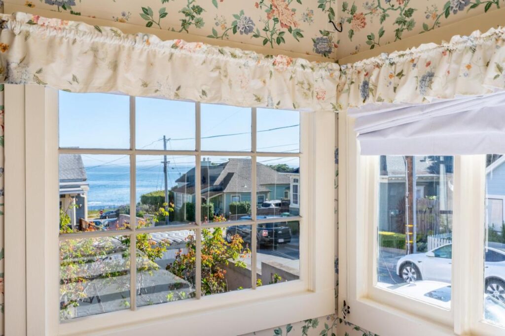 Martine Inn - Image 2