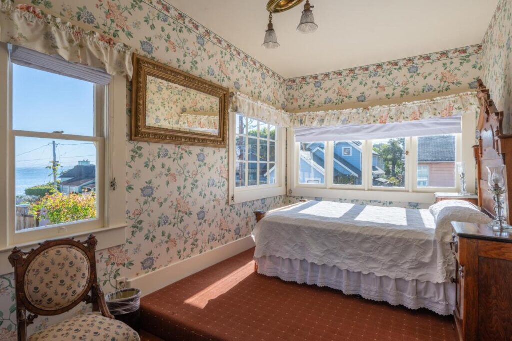 Martine Inn - Image 3