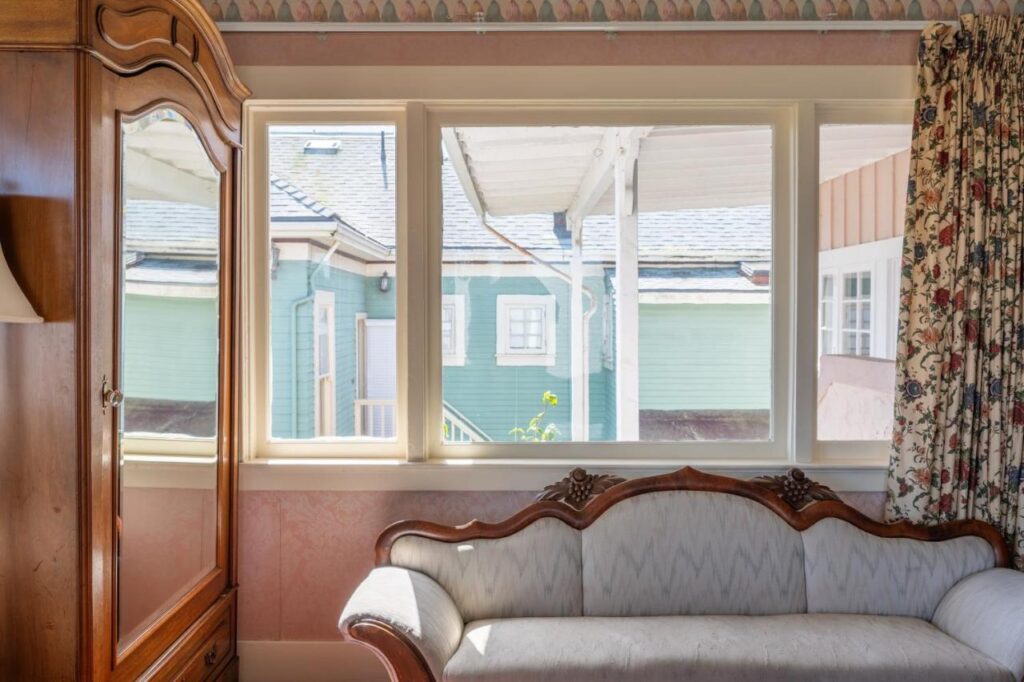 Martine Inn - Image 4
