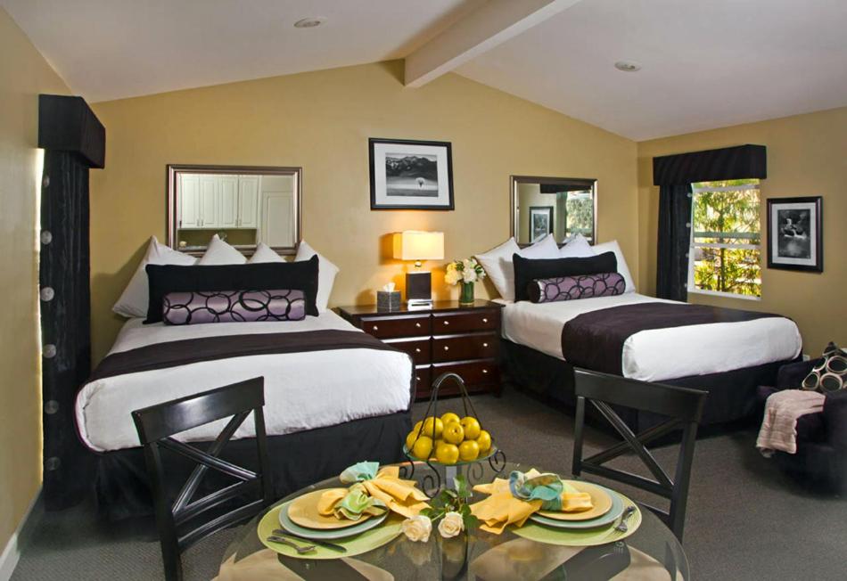 Monterey Peninsula Inn - Image 1