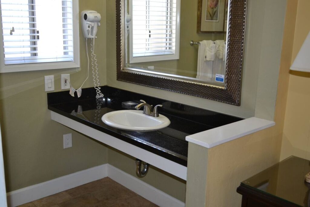 Monterey Peninsula Inn - Image 4