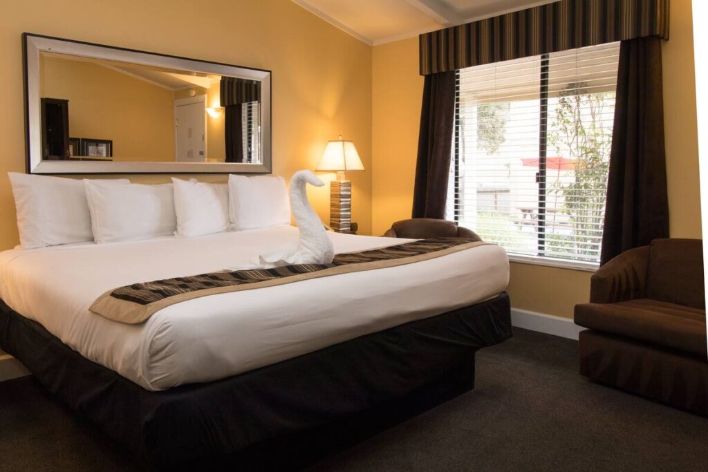 Monterey Peninsula Inn - Image 6