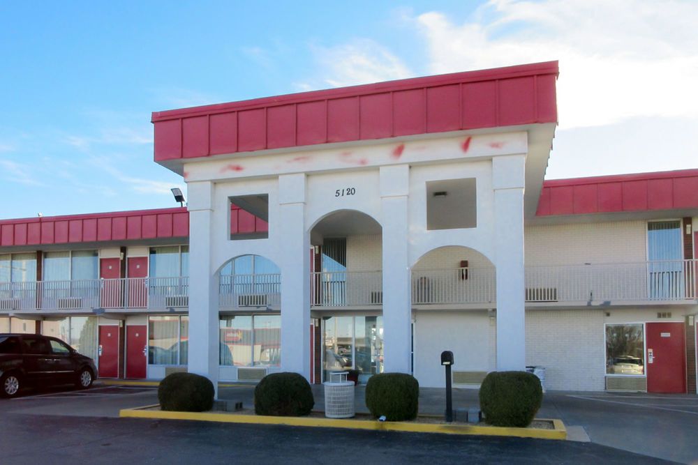 Econo Lodge Paducah West I-24 - Image 5