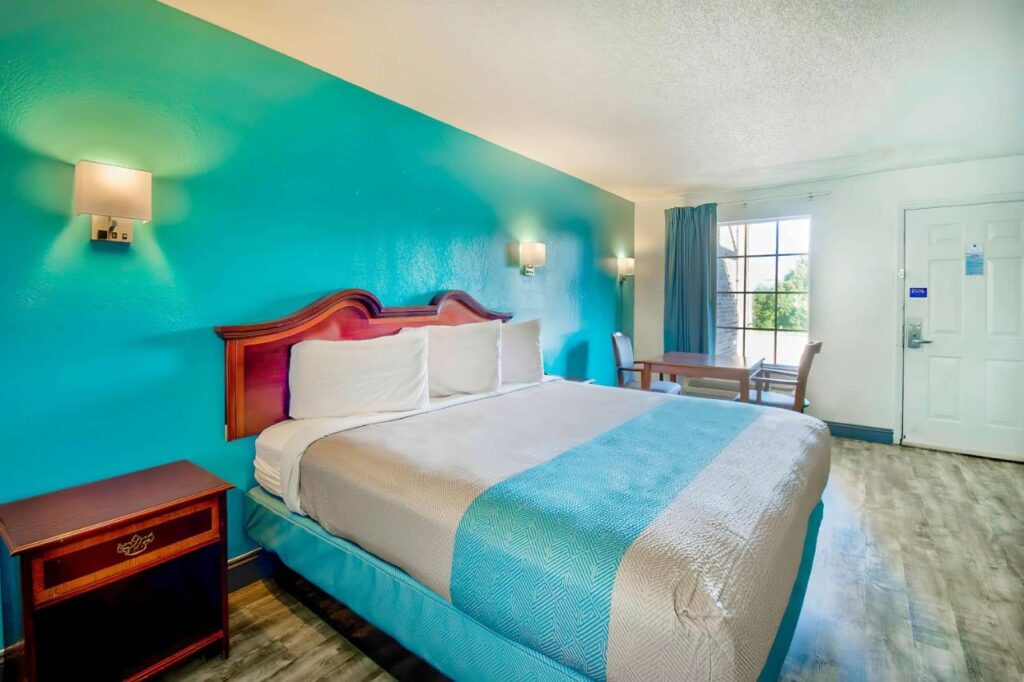Motel 6-Grand Rivers, KY - Image 2