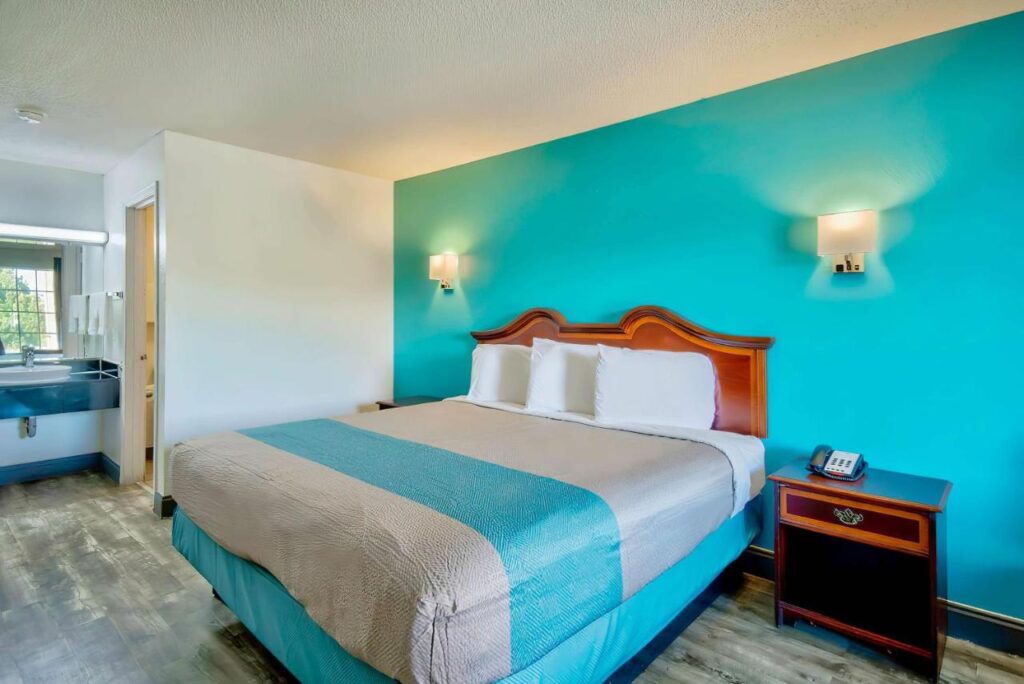 Motel 6-Grand Rivers, KY - Image 3