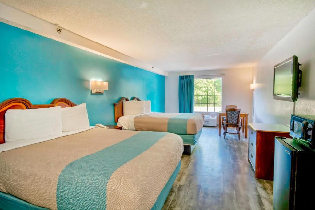 Motel 6-Grand Rivers, KY - Image 4